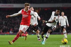 开云体育登录-包含史诗对决！英超上演极限翻盘的词条