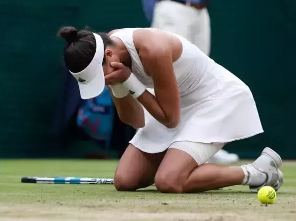 西班牙网球队险胜英国网球队,穆雷三分雨点燃全场的简单介绍 西班牙网球队险胜英国网球队,穆雷三分雨点燃全场的简单介绍