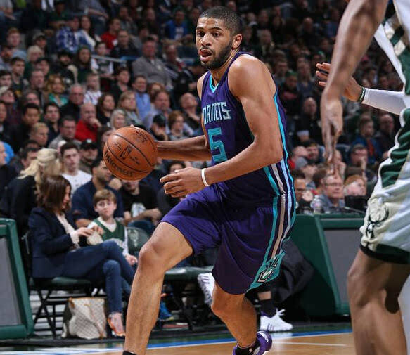 波兰男篮横扫雄鹿，巴图姆高光表现