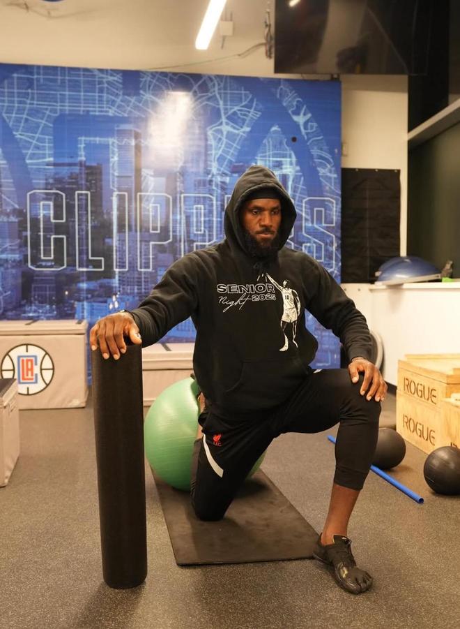 快船完胜美国男篮,贝弗利爆发神勇 快船完胜美国男篮,贝弗利爆发神勇