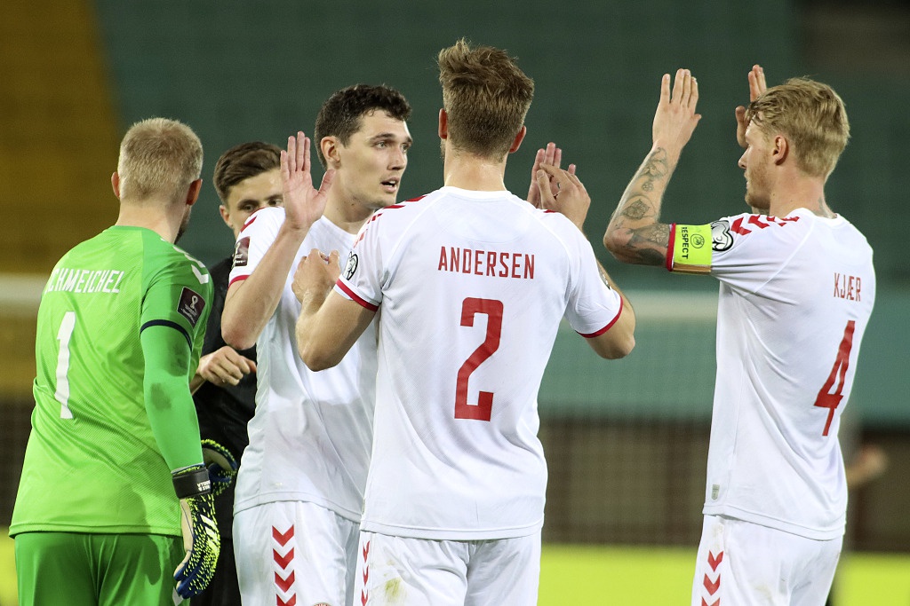 丹麦羽毛球队横扫法国羽毛球队，辛杜三分雨点燃全场