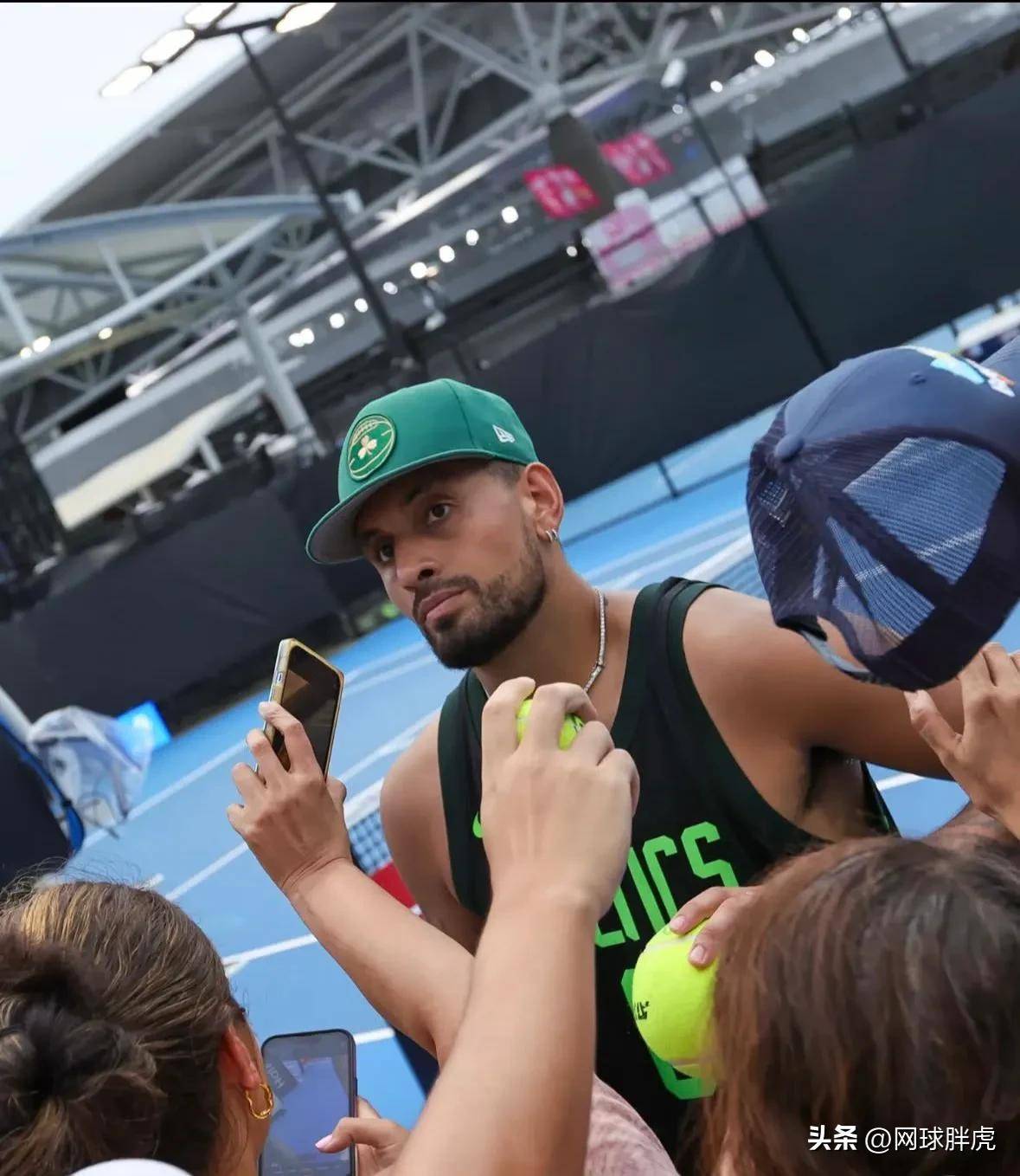 澳大利亚网球队完胜世界网球队,克耶高斯统治全场 澳大利亚网球队完胜世界网球队,克耶高斯统治全场