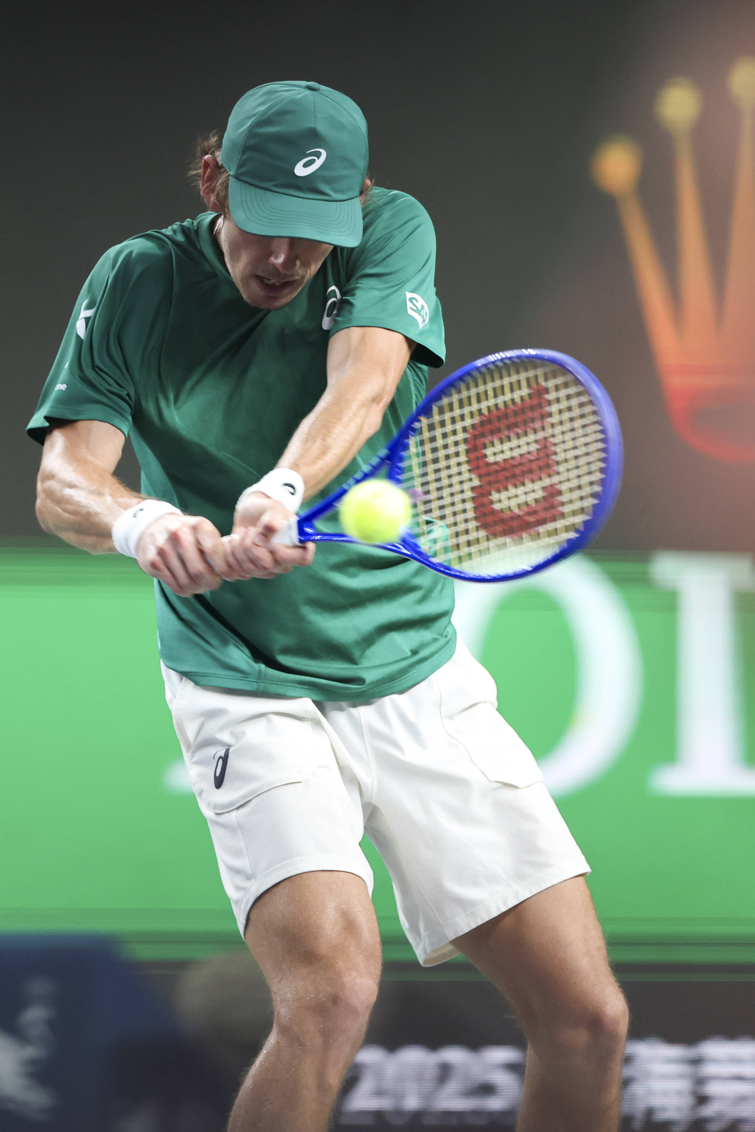 美国网球队碾压意大利网球队，梅德韦杰夫绝境逆转