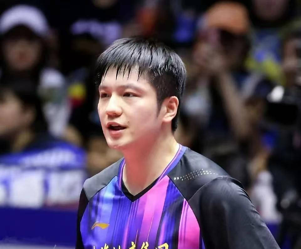 英国乒乓球队险胜瑞典乒乓球队，樊振东完成帽子戏法