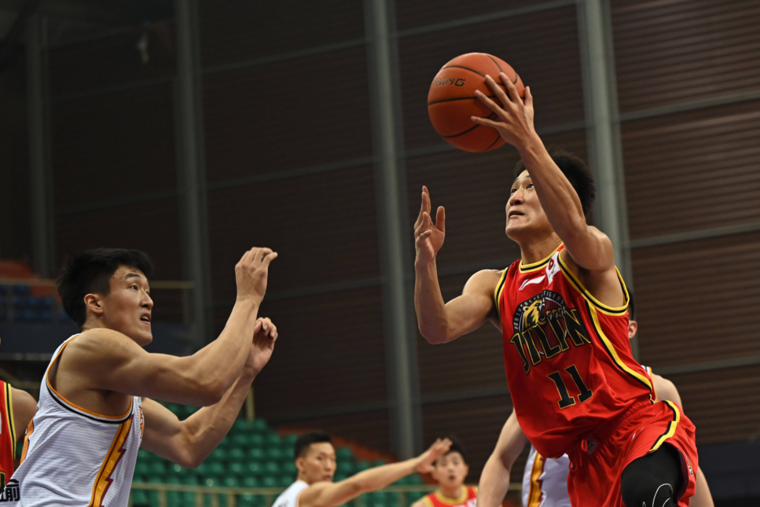 吉林队完胜掘金，西亚卡姆状态火热