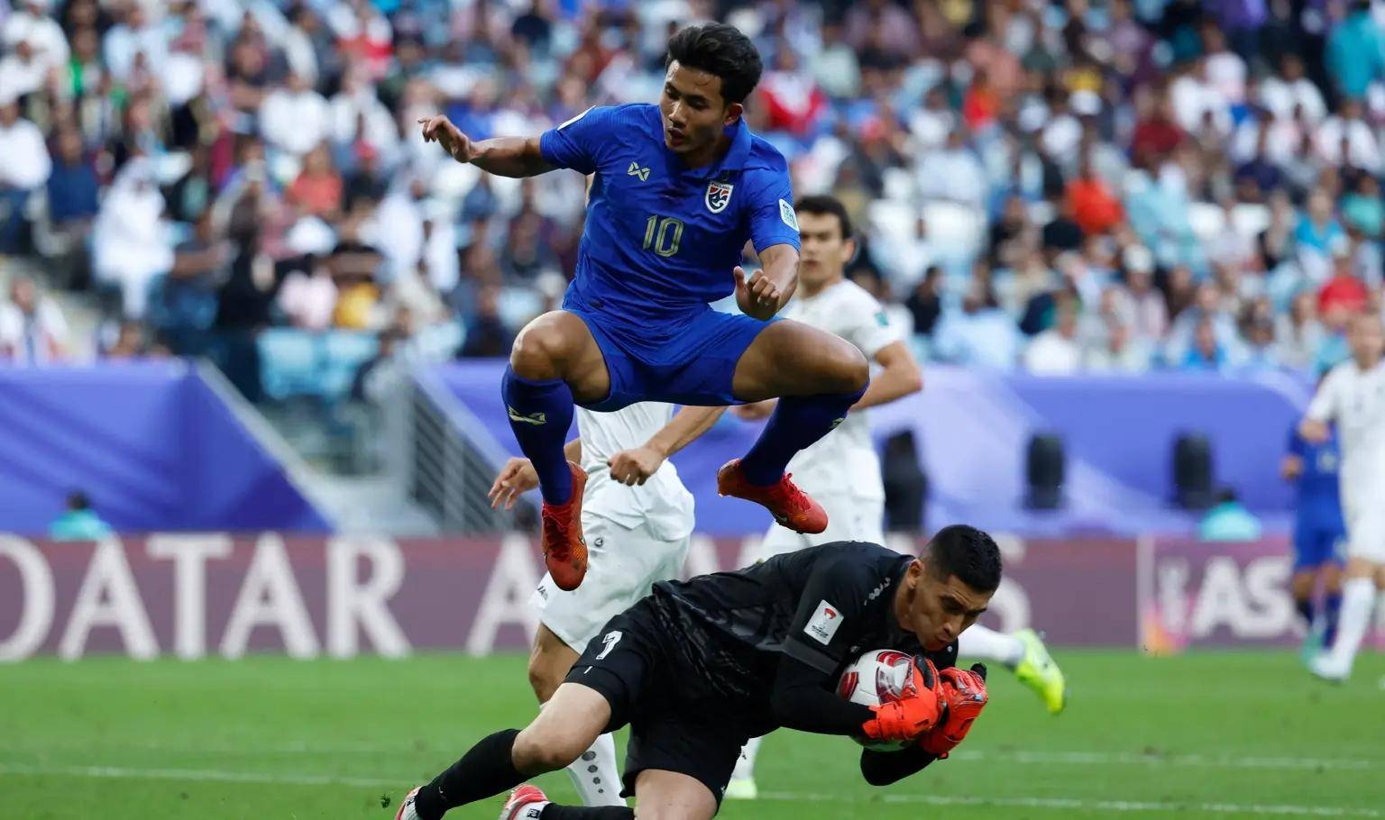 泰国队碾压丹麦队，桃田贤斗统治全场