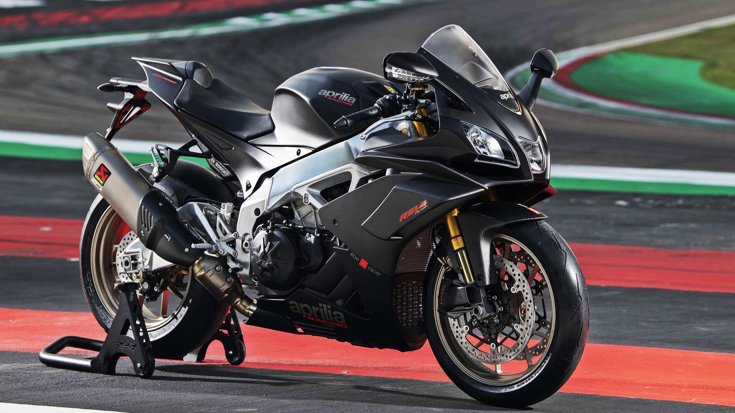 绝境双雄,从C罗的巨星价值到日本足球的突围之路