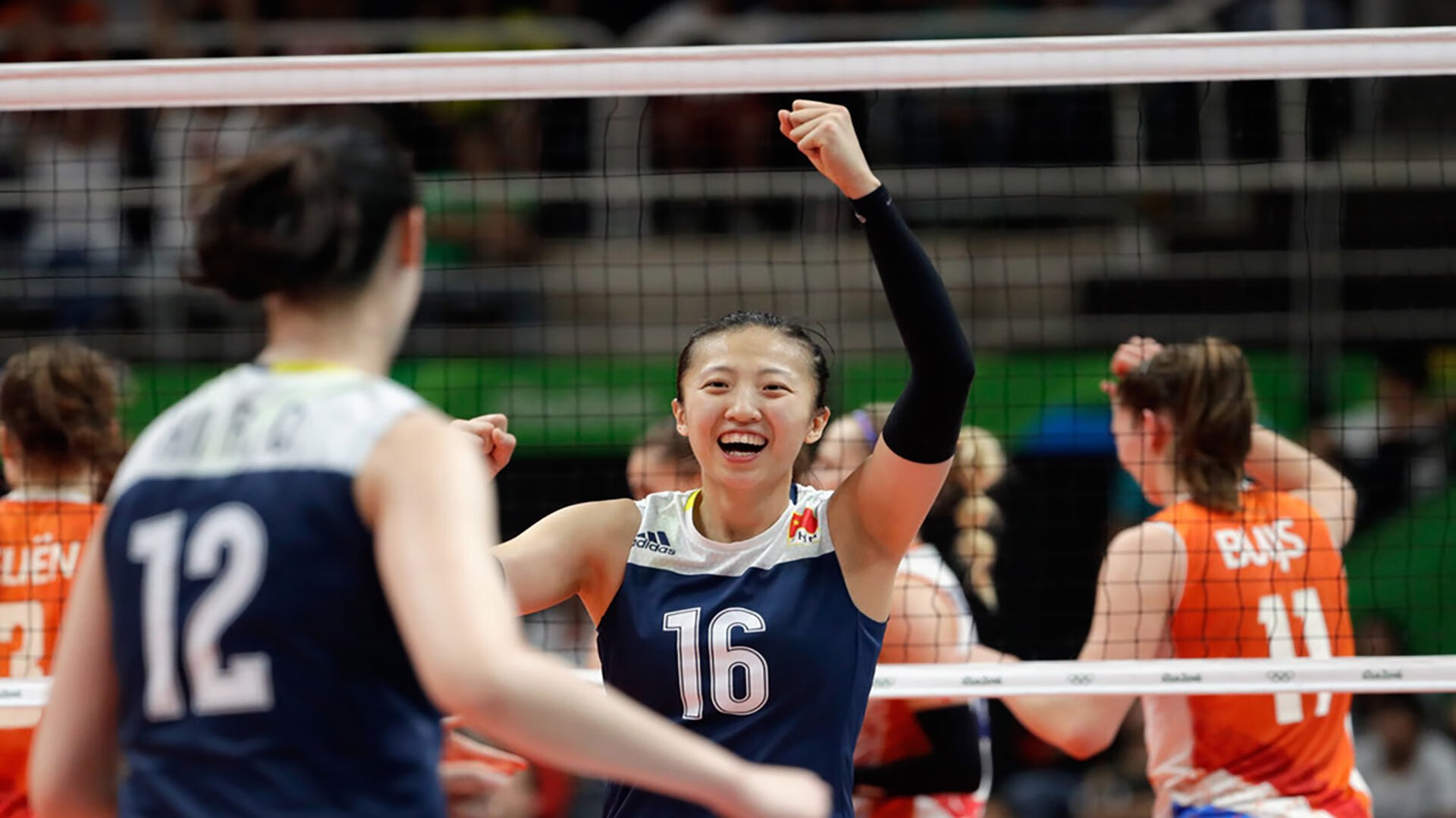 沙漠风暴中的宿命轮回，2026世界杯，突尼斯铁骑碾压卡塔尔，姆巴佩以神光重写历史剧本
